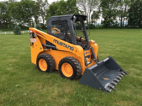 mustang 1900r skid steer